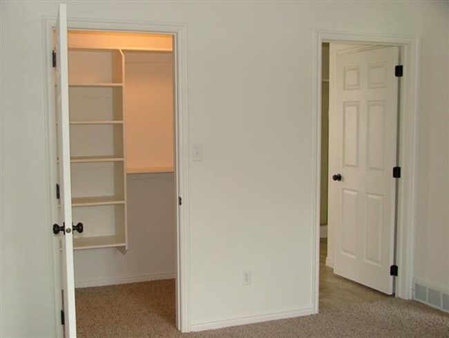 Photo - Room in 3 bed 2.5 bath townhome. Unidad B