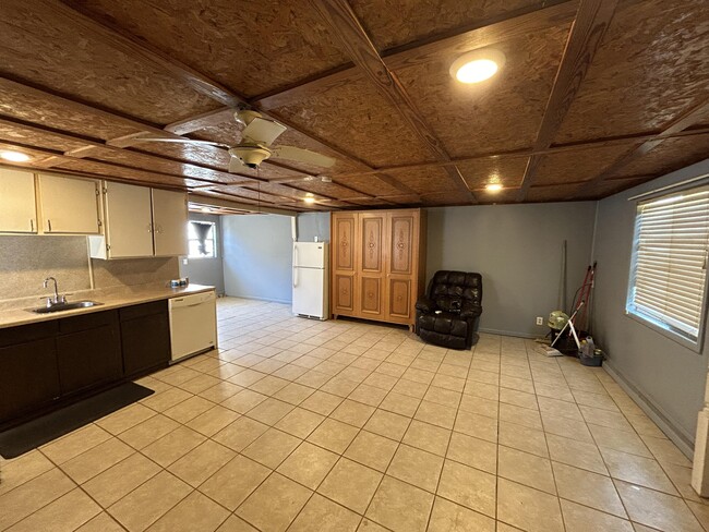 Building Photo - 523 E Jackson Ave