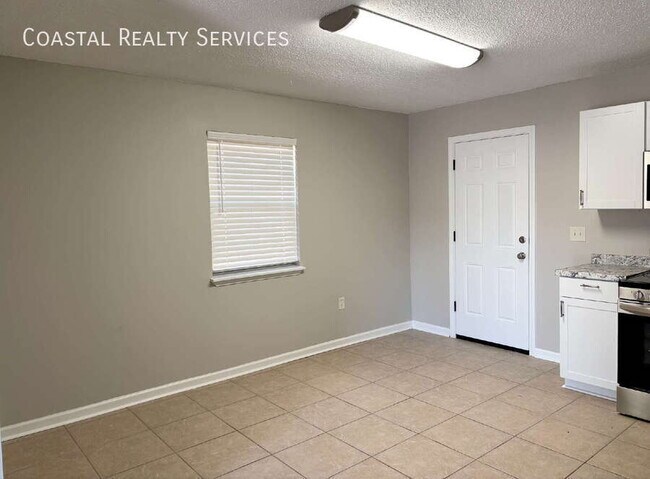 Photo - 316 Lewis St