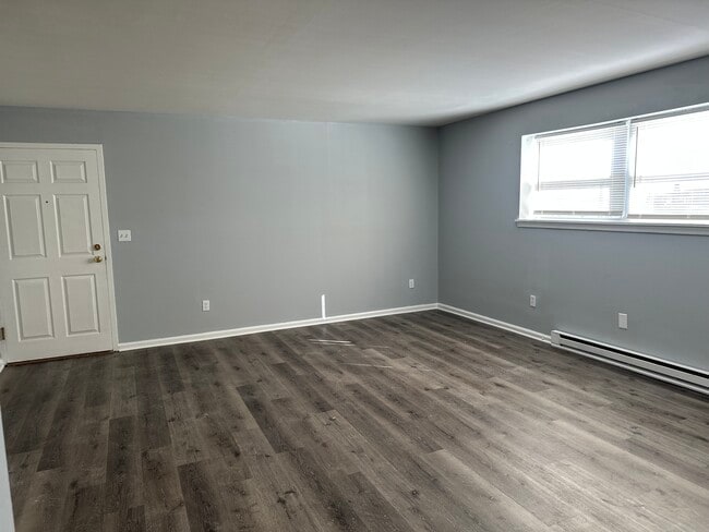 Photo - Colonial Court