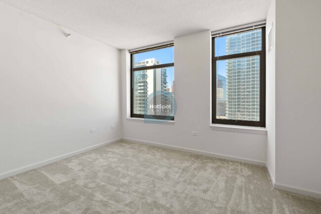 Photo - 373 N Desplaines St