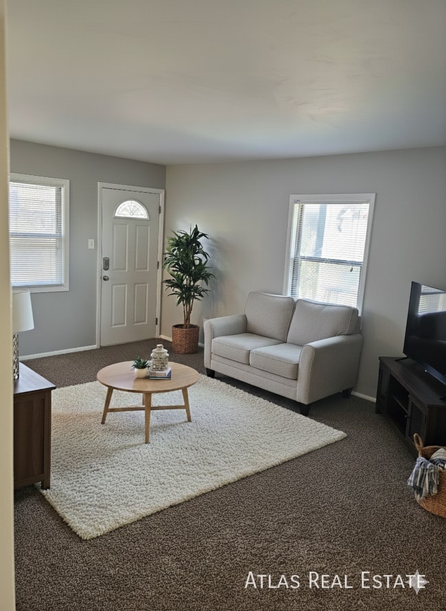 Building Photo - 2509 Wood Ave Unit B