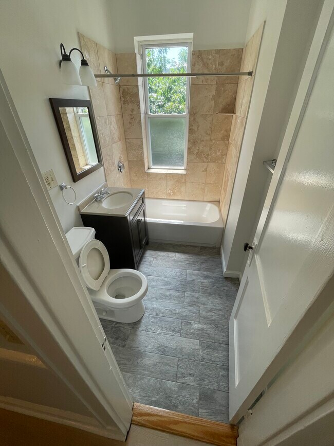 Photo - 1215 Commonwealth Ave Unidad 22