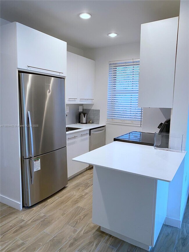 Building Photo - 1611 Euclid Ave Unit 1 Rental