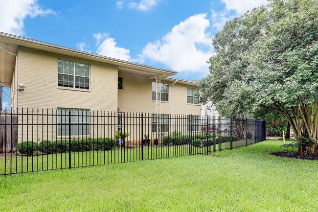 Building Photo - 6832 Bellgreen Dr Unit C