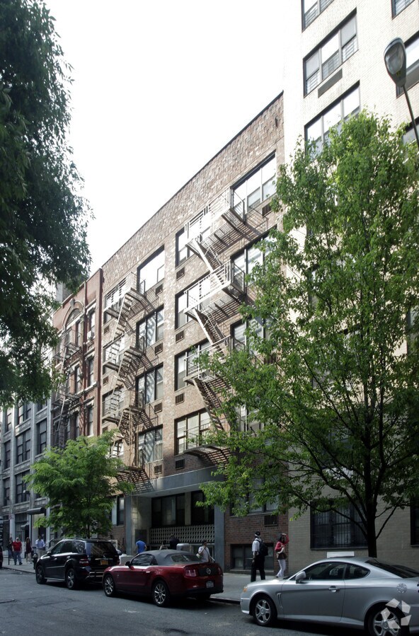 Photo - 169-171 E 77th St