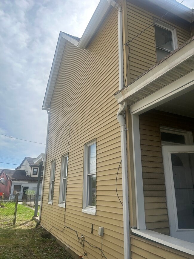 Photo - 1005 Broadway St