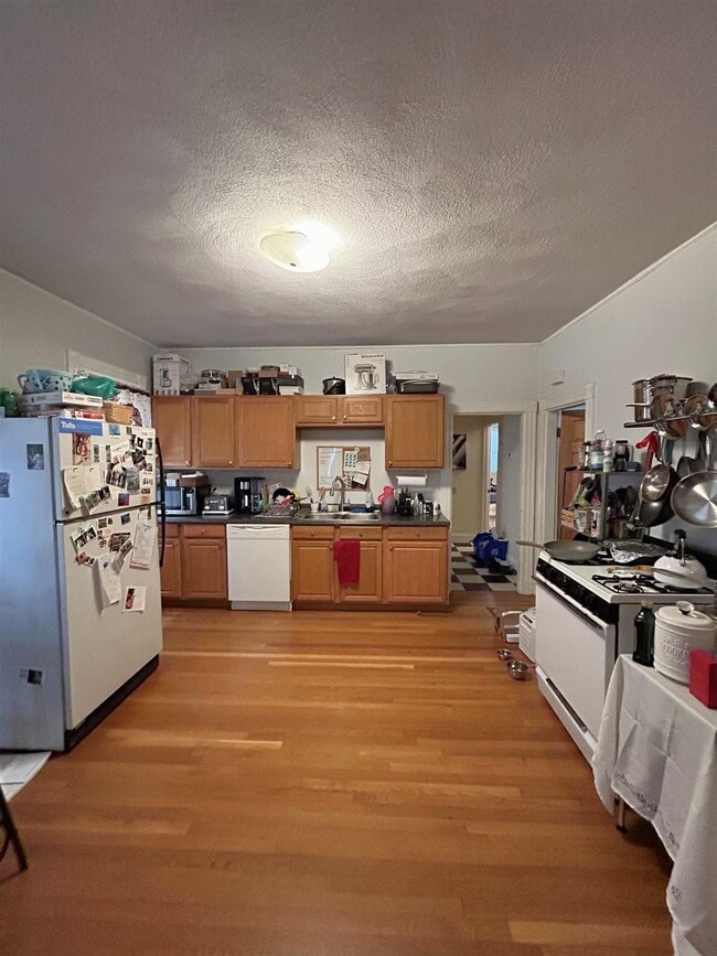 Photo - 578 Main St Unit #1