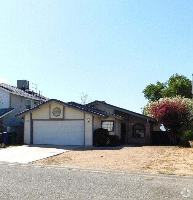 Building Photo - 21253 Windsong St Rental