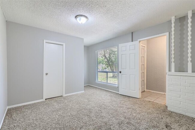 Photo - 1302 Radcliff Dr