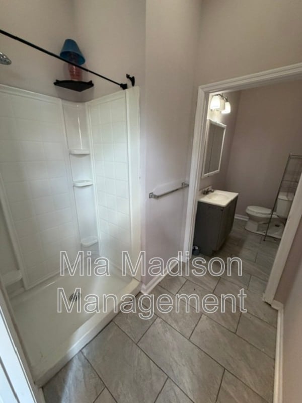 Photo - 305 W 39th St