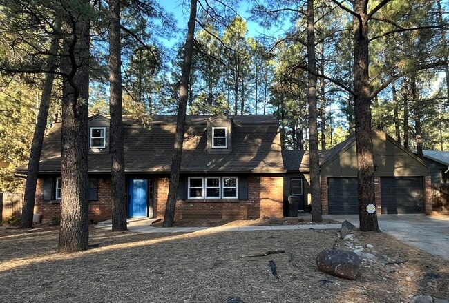 Building Photo - Lease Takeover Starting June 1st | Spacious 5-Bedroom Home Near Downtown Flagstaff