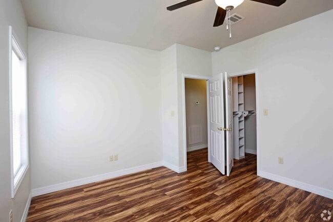 Photo - 321 Fieldstone Ln