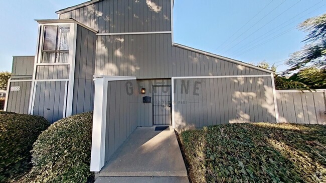 Building Photo - 2 Bedroom- Two Story - Updated Townhome in...