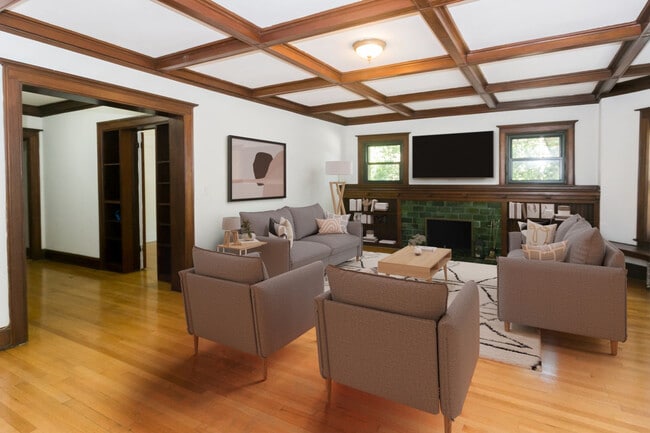 Building Photo - 5700 S. Blackstone Avenue Rental