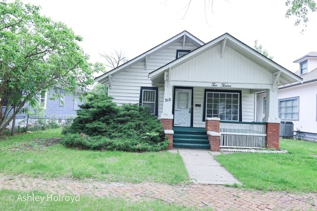 Photo - 212 W 8th St