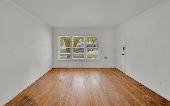 Photo - 3701 Parkwood St Unit 3703