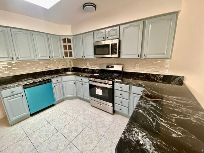 Photo - 1208 44TH St Unit 2