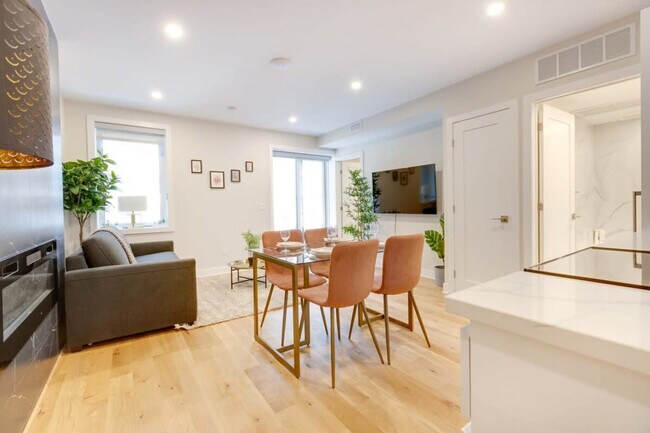 Photo - 1520 Av des Pins O Unit FL1-ID1319147P