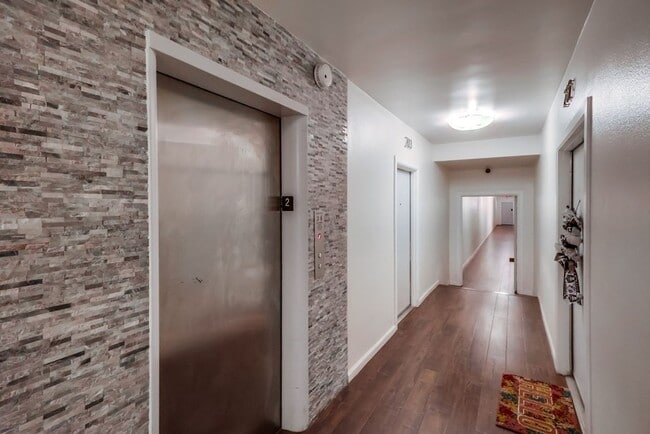 Photo - 537 E Hyde Park Blvd Unit 312