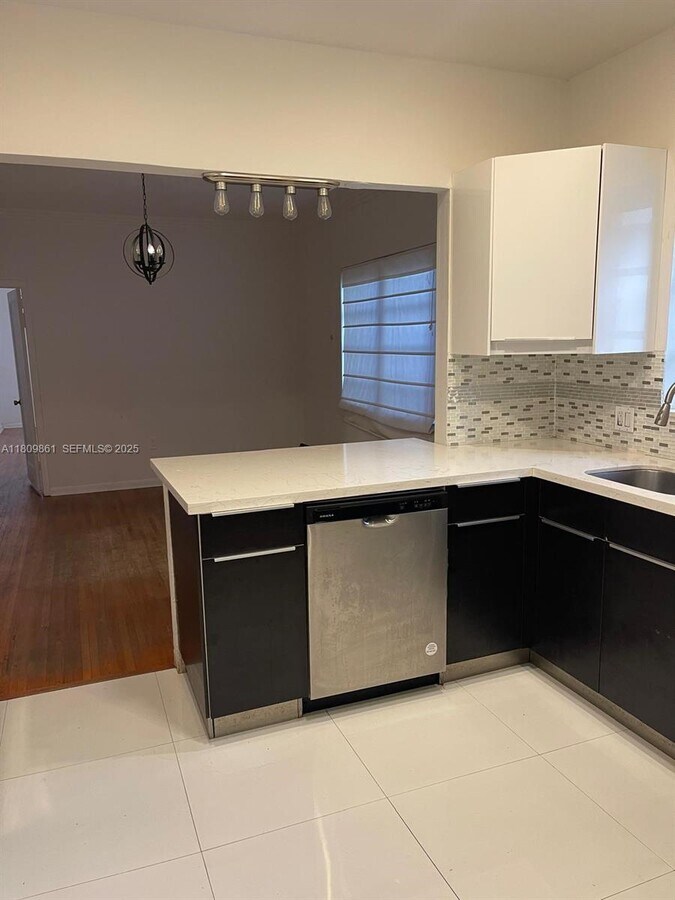 Photo - 330 W 46th St