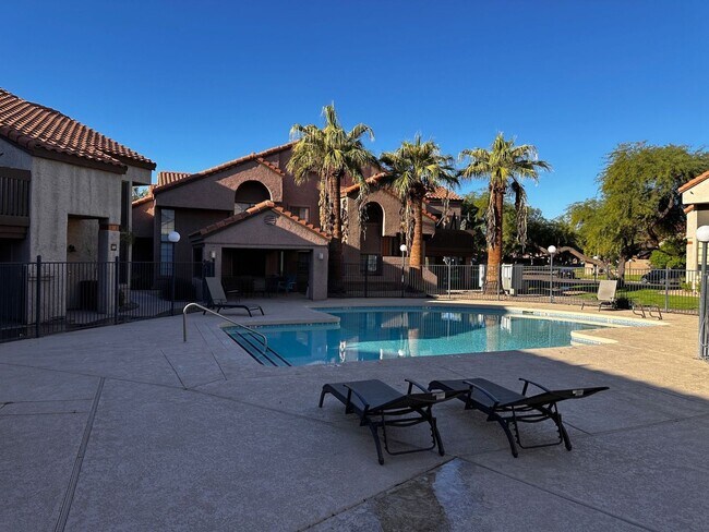 Photo - 700 E Mesquite Cir