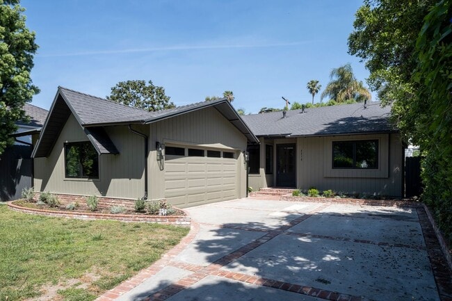 Building Photo - 4316 Bellaire Ave