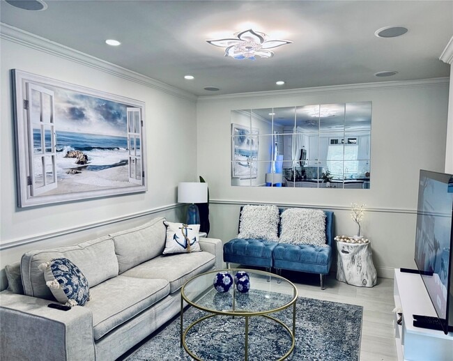 Photo - 1010 NE 8th Ave