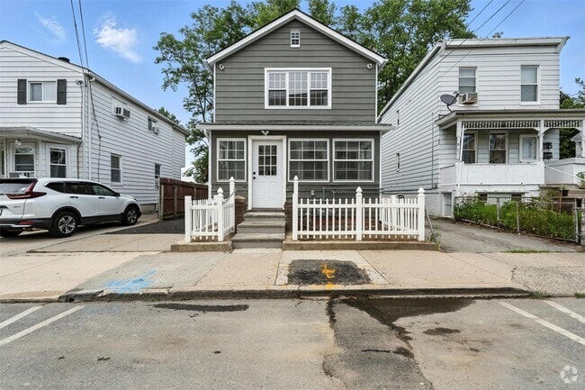 Building Photo - 61 Howard St Rental
