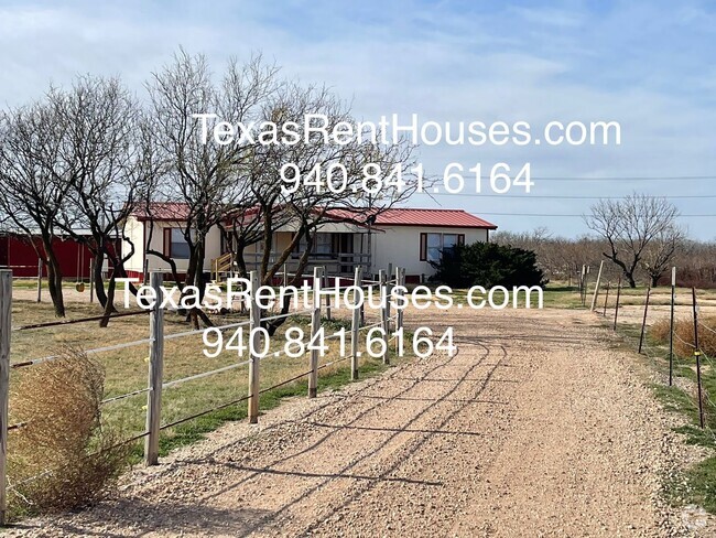 Building Photo - Country Life! Horse Lover's Dream 3/2 plus... Rental