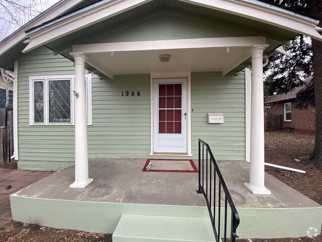 Building Photo - Bright & Spacious 2 bedroom Home