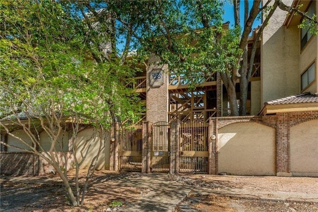 Building Photo - 806 W 24th St Unit 103