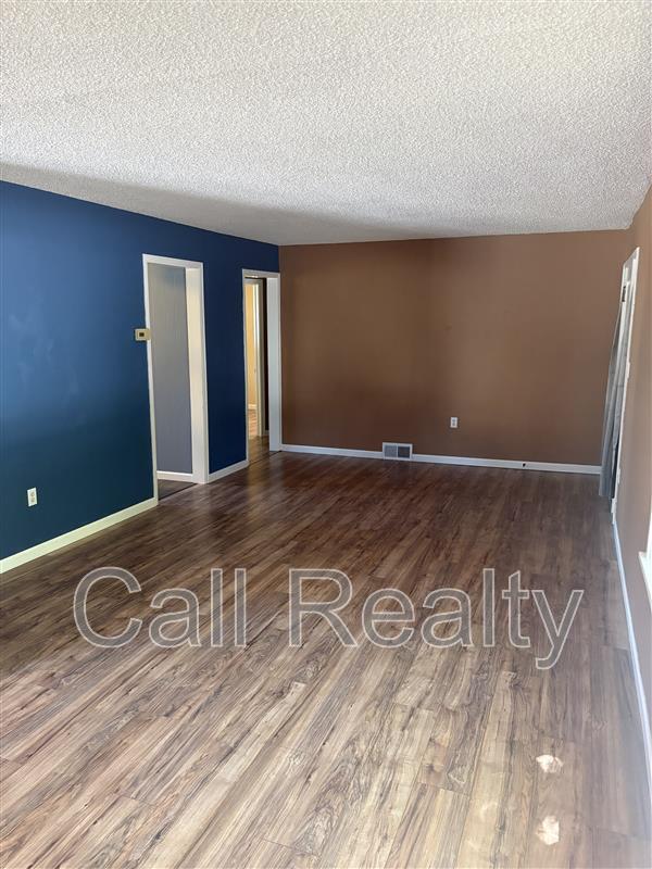 1210 N Locust Rd