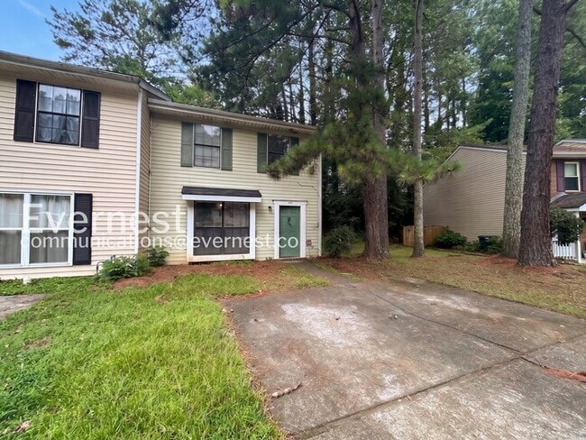 Building Photo - 2 Bed/2.5 Bath Townhome with Fenced Yard / Pet-Friendly / Available Now!