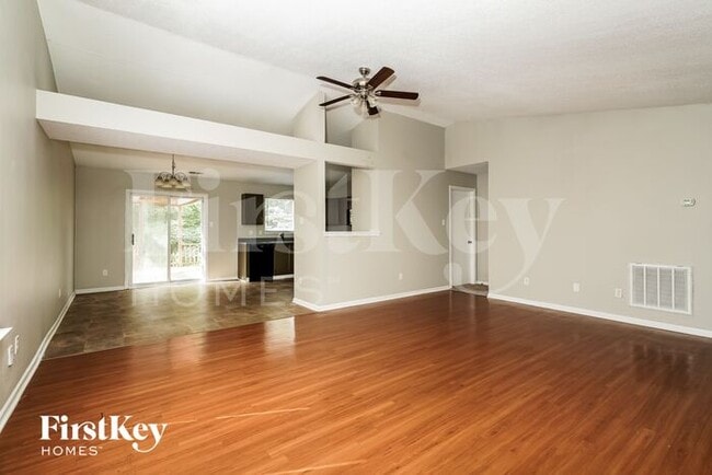 Photo - 7433 Redcliff Rd