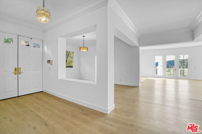 Photo - 2020 Palisades Dr