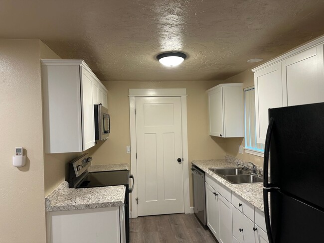 Photo - 495 52nd St