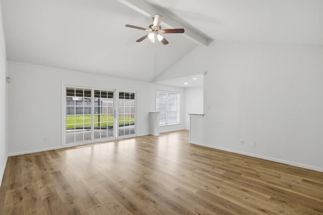 Photo - 6011 Bankside Dr