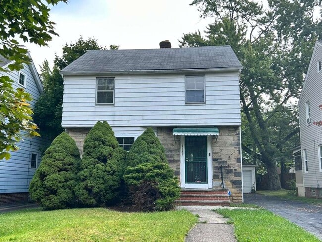 Building Photo - Charming & Spacious 4-Bed Home in Clevelan...