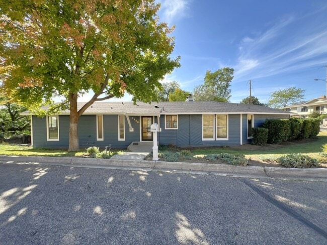 Building Photo - 2909 N Hillway Dr Rental