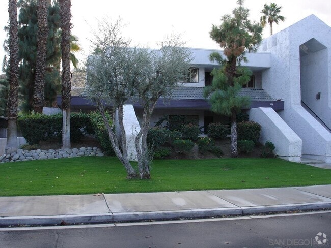Building Photo - 5301 E Waverly Dr Rental