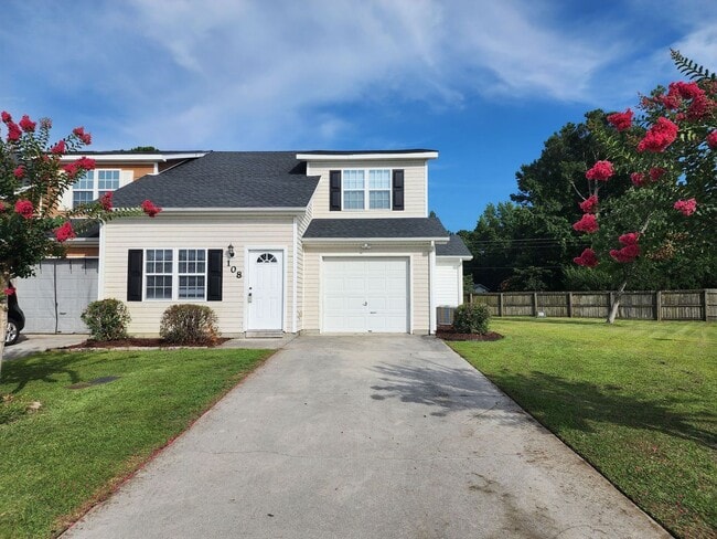 Building Photo - Beautiful 3 bed 2 1/2 bath townhome in a gated community with a pool. Showings Coming Soon!!!