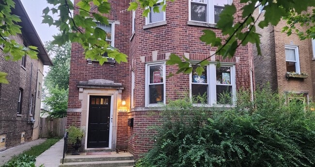 Building Photo - 2018 Lake St Unit Apt 2