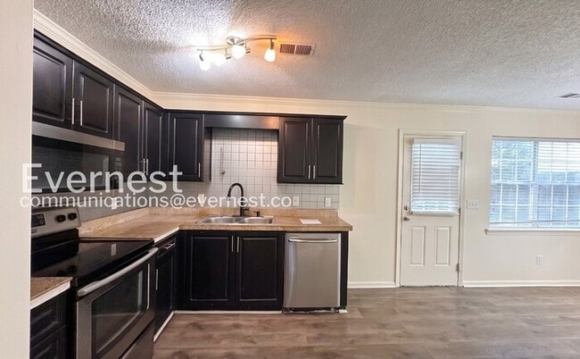 Photo - Spacious Town Home with Fenced Yard and Off-Street Parking / Pet-Friendly / 2 Beds, 1.5 Baths /Av...