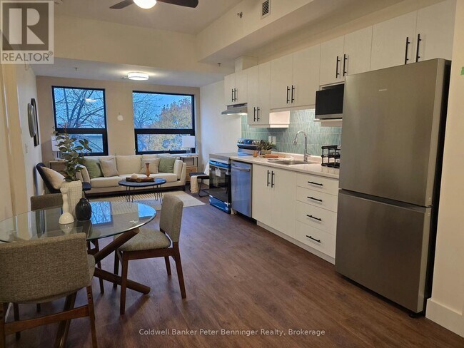 Photo - 604 Queen St S Unité 312