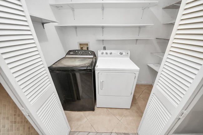 Building Photo - 7623 Barberton Dr Rental