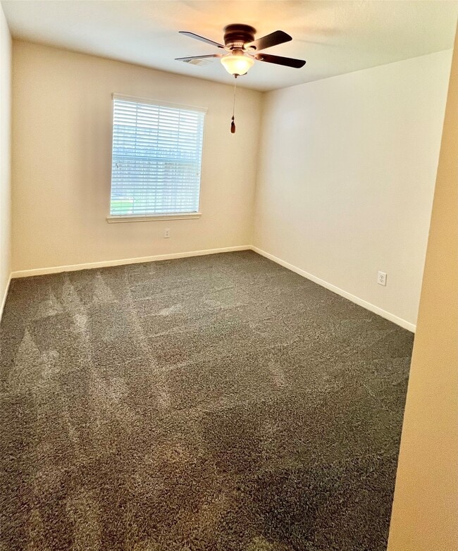 Photo - 128 Emerald Loch Ln