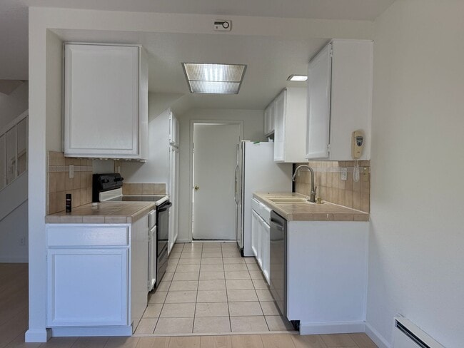 Photo - 704 Winstead Ct