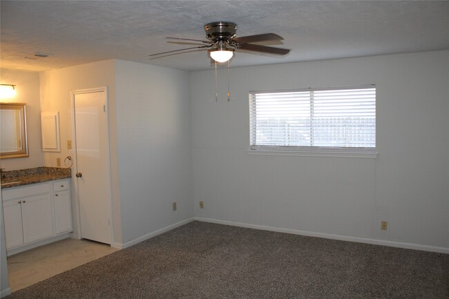 Photo - 819 Walbrook Dr