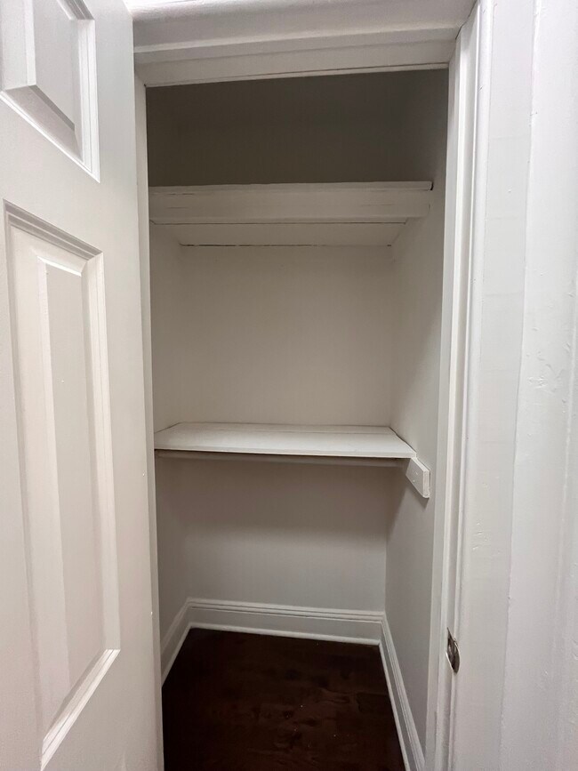 18 Kensington Ave Unit 1D - 24 Kensington Ave Unidad 1D